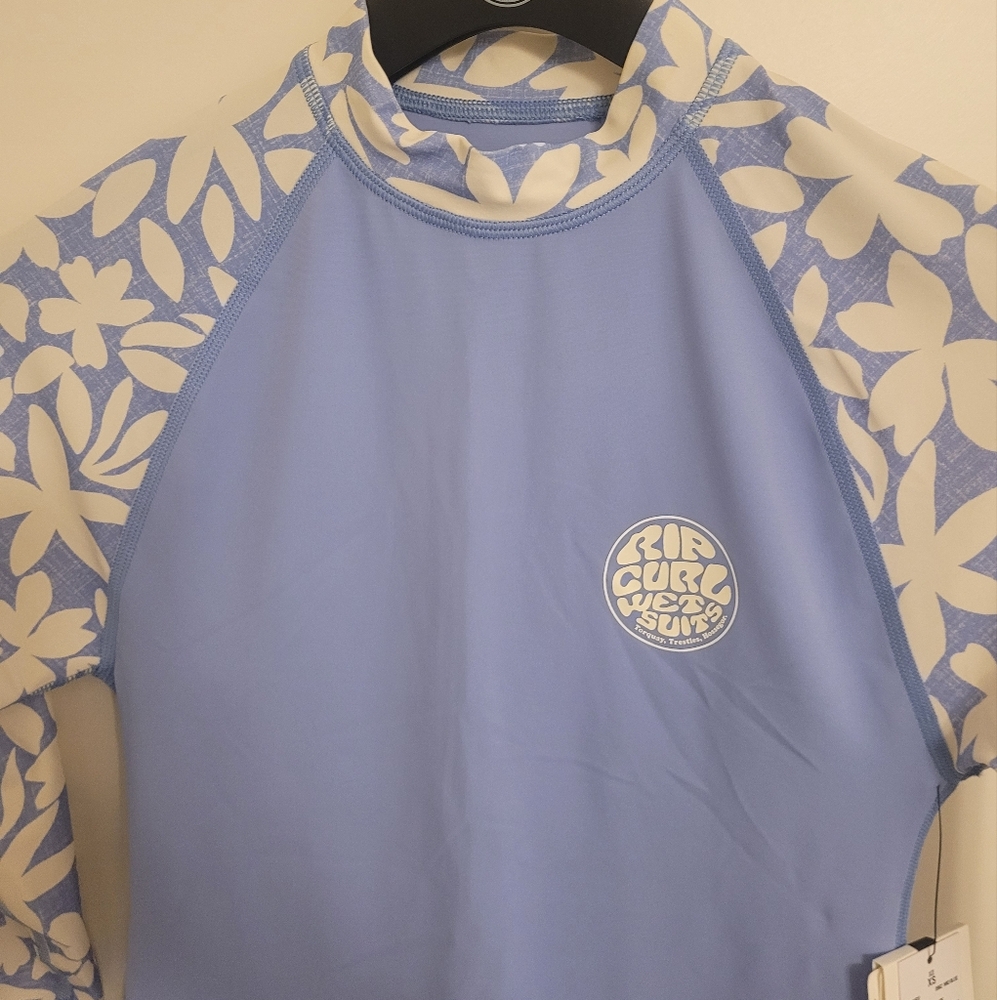NWT Rip Curl Blue Floral Rash Guard - Picture 3 of 5